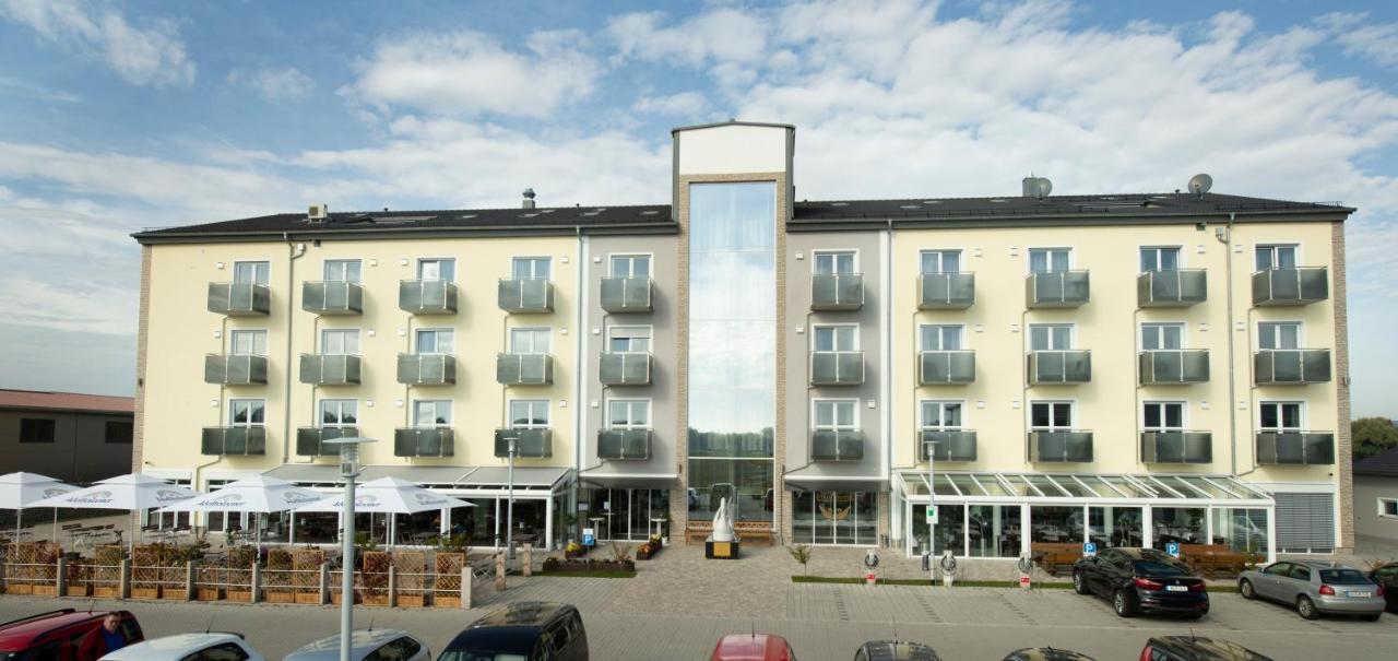 Stadthotel Донаувёрт Экстерьер фото
